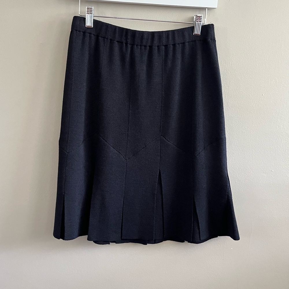 St. John Collection Knee Length Knit Skirt‎ Pleated Black Size 8